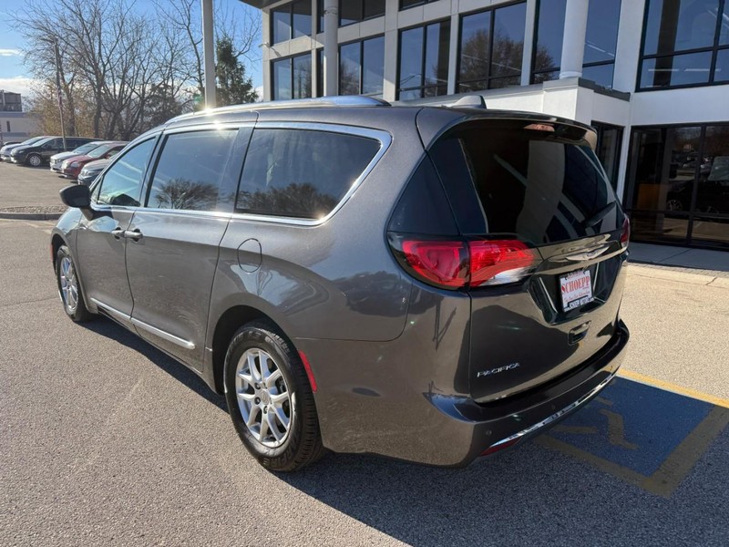 Chrysler Pacifica Vehicle Image 07