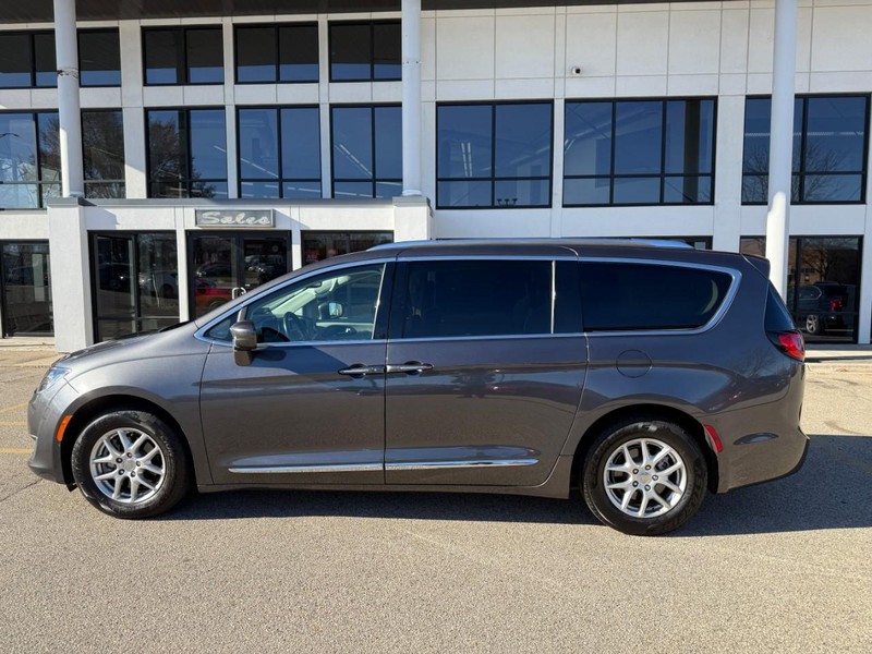 Chrysler Pacifica Vehicle Image 08