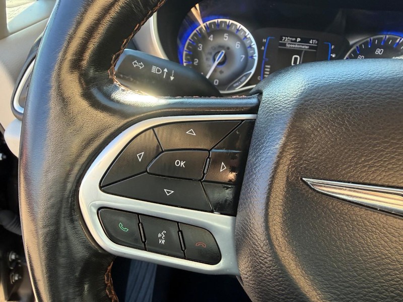 Chrysler Pacifica Vehicle Image 26