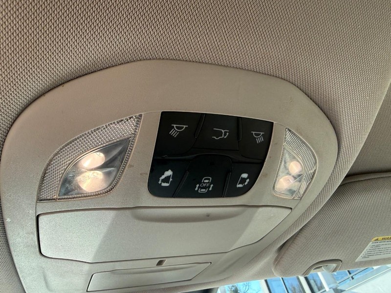 Chrysler Pacifica Vehicle Image 36