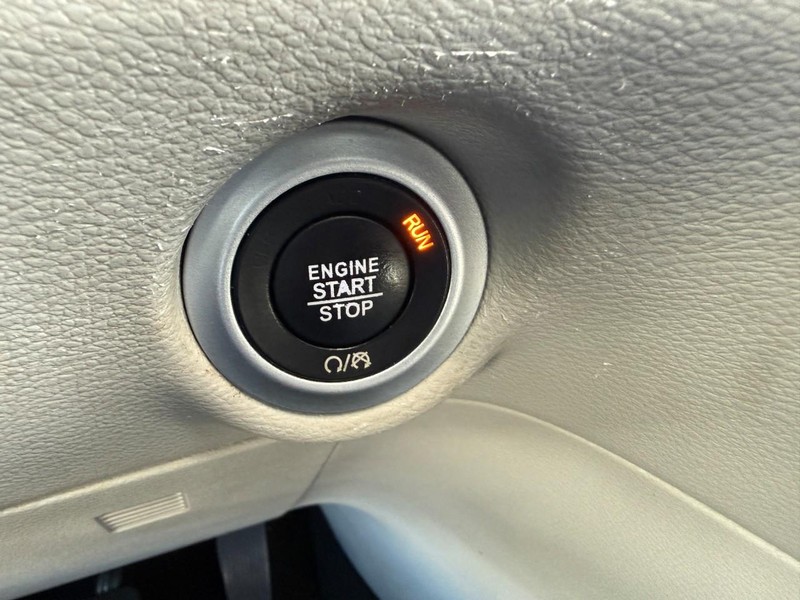 Chrysler Pacifica Vehicle Image 37