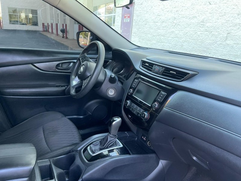 Nissan Rogue Vehicle Image 02