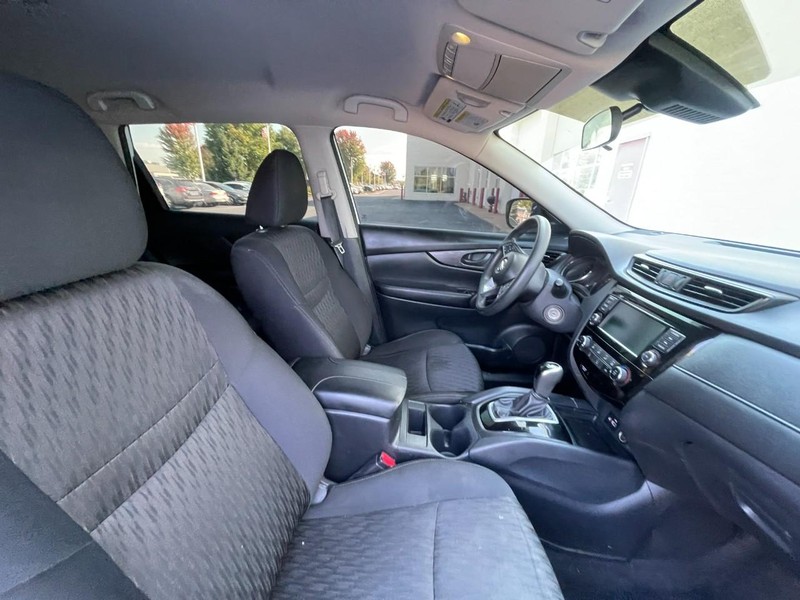 Nissan Rogue Vehicle Image 03