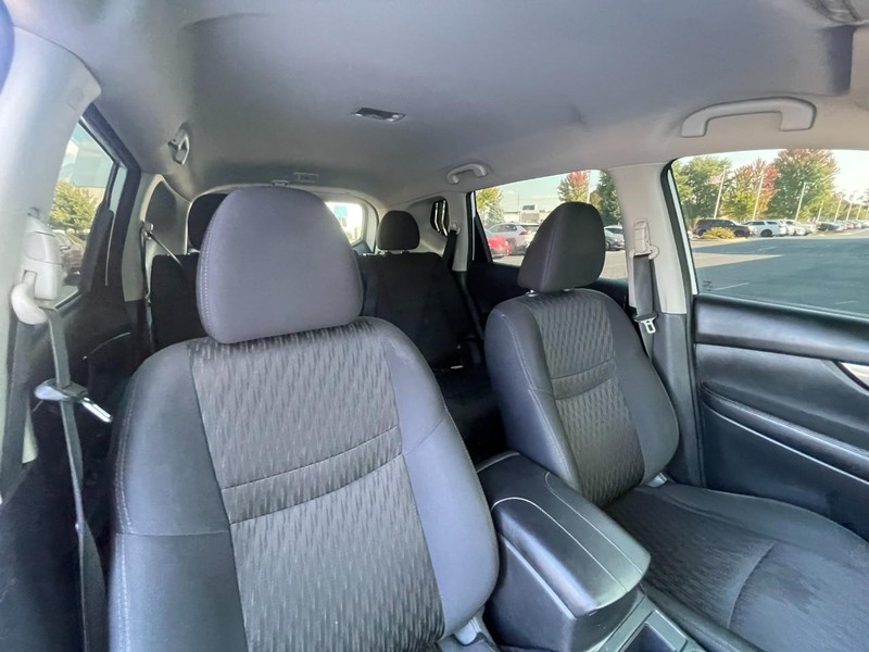 Nissan Rogue Vehicle Image 04