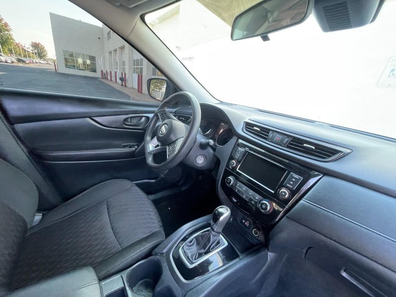 Nissan Rogue Vehicle Image 05