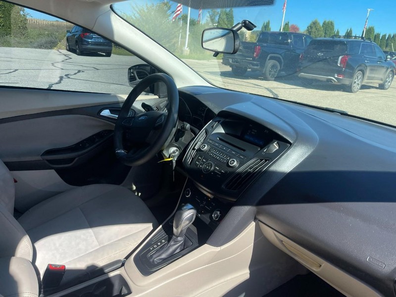 Ford Focus Vehicle Image 02