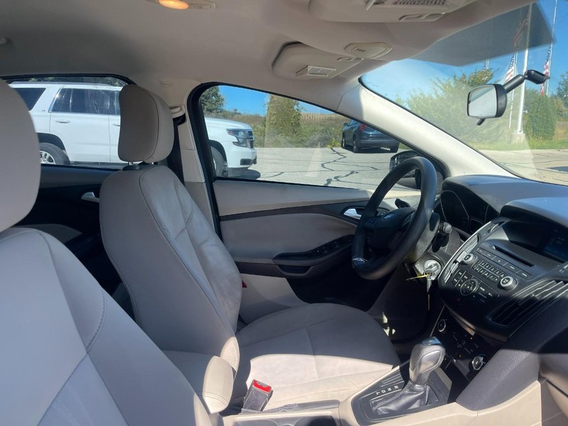 Ford Focus Vehicle Image 03