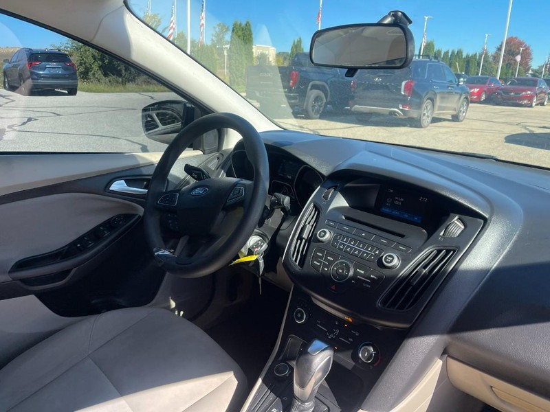 Ford Focus Vehicle Image 04