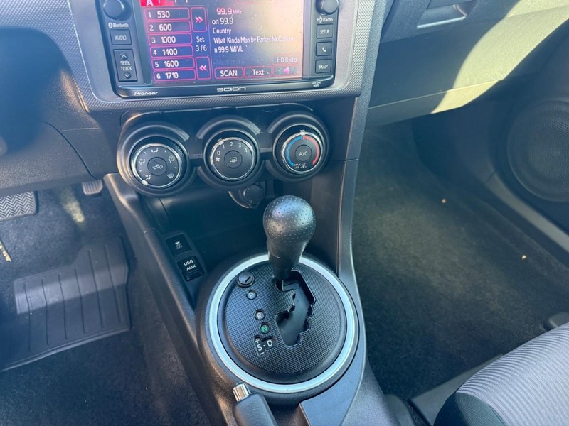 Scion tC Vehicle Image 24