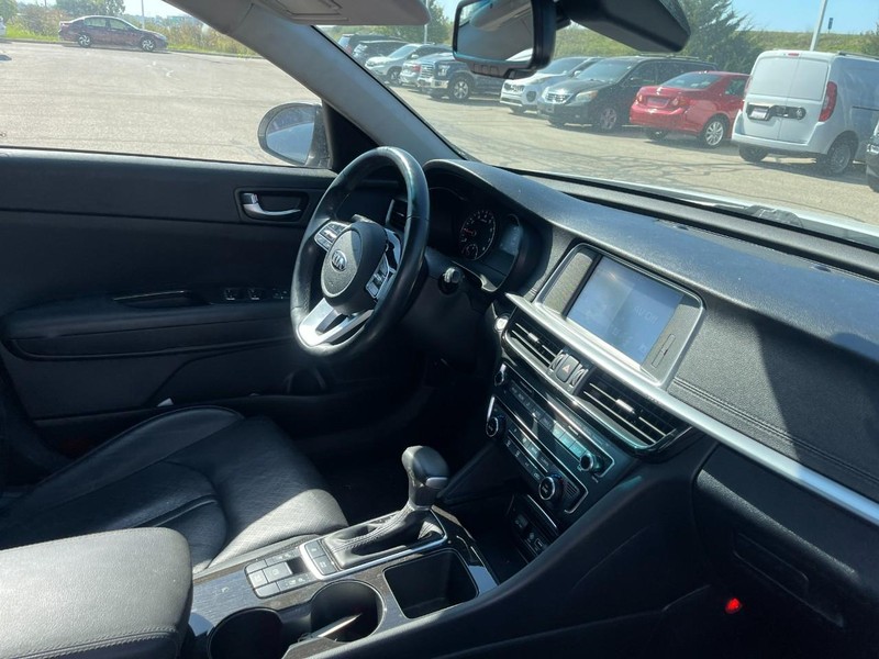Kia Optima Vehicle Image 02