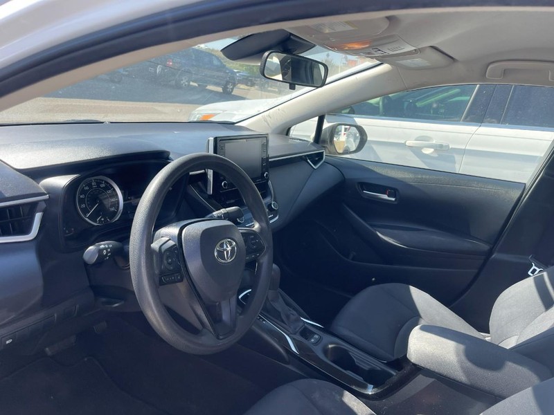 2021 Toyota Corolla LE photo 2