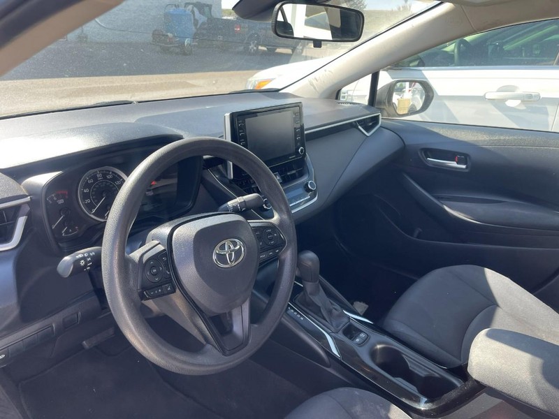 2021 Toyota Corolla LE photo 3