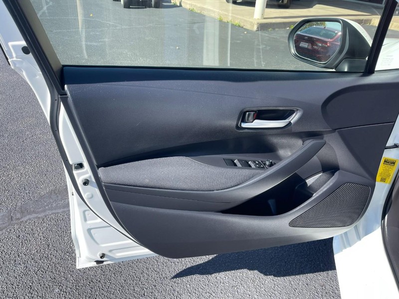 Toyota Corolla Vehicle Image 13