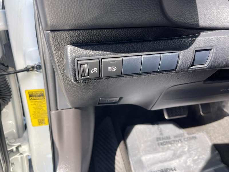 Toyota Corolla Vehicle Image 14