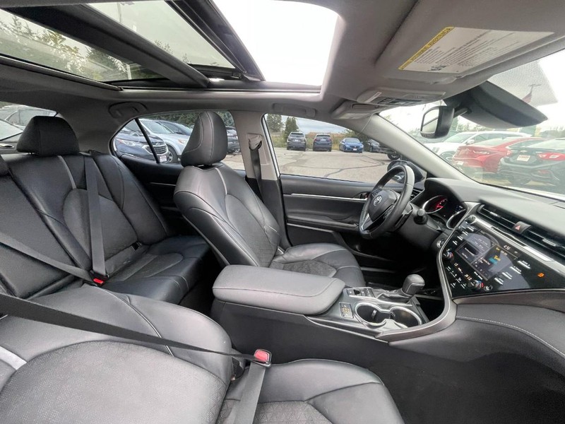 Toyota Camry Vehicle Image 03