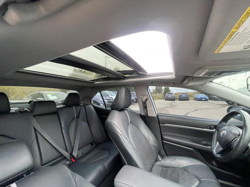 Toyota Camry Vehicle Image 04