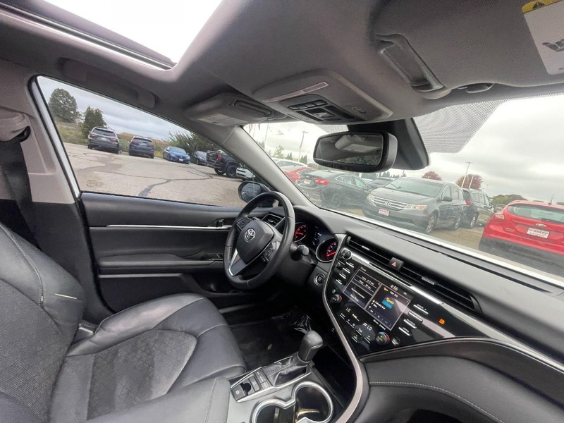 Toyota Camry Vehicle Image 05