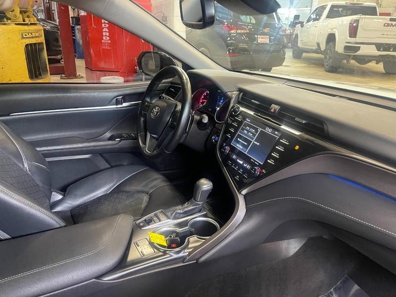 Toyota Camry Vehicle Image 09