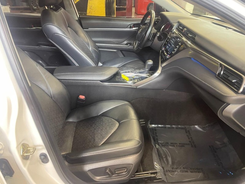 Toyota Camry Vehicle Image 11