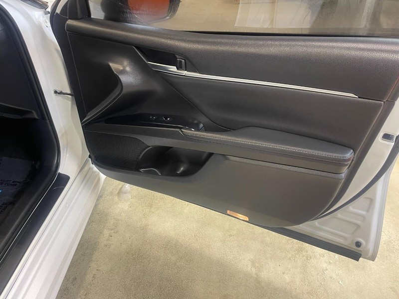 Toyota Camry Vehicle Image 12