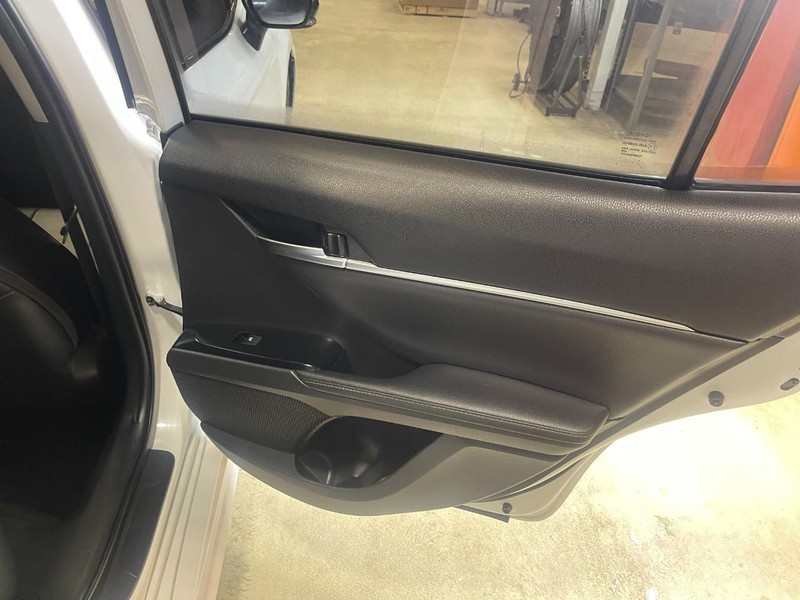 Toyota Camry Vehicle Image 15