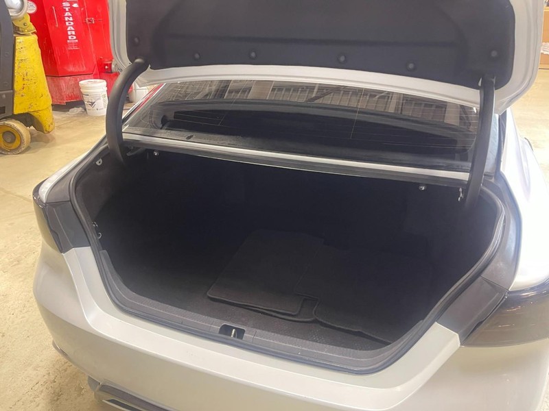 Toyota Camry Vehicle Image 16