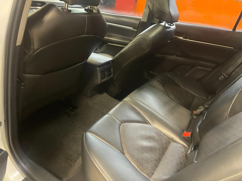 Toyota Camry Vehicle Image 17