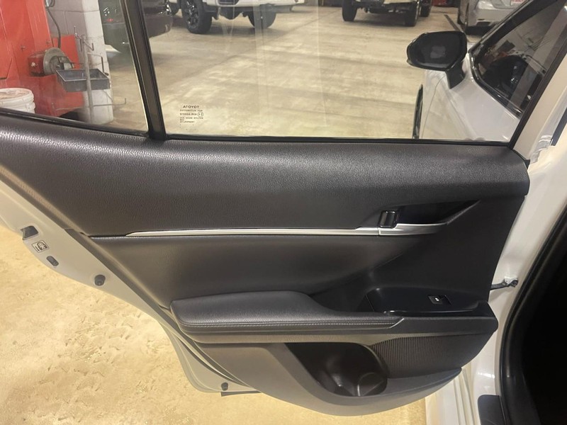 Toyota Camry Vehicle Image 18