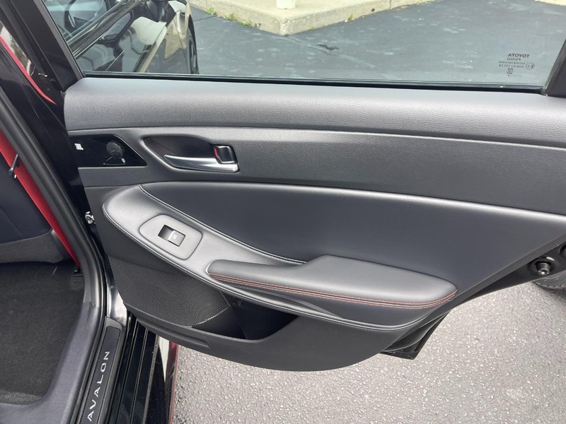 Toyota Avalon Vehicle Image 15