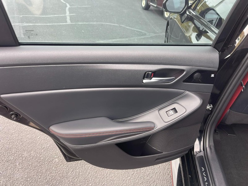 Toyota Avalon Vehicle Image 18