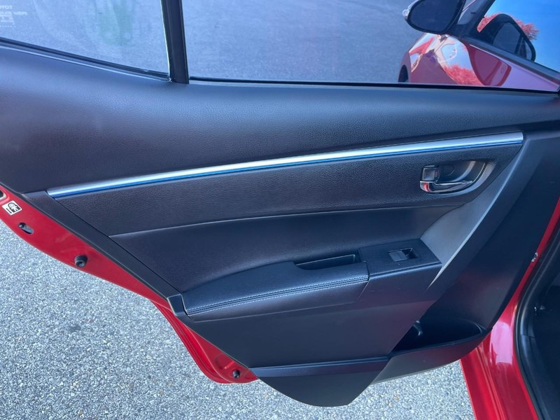 Toyota Corolla Vehicle Image 13