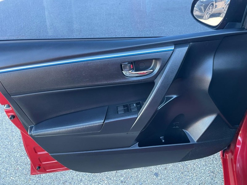 Toyota Corolla Vehicle Image 15