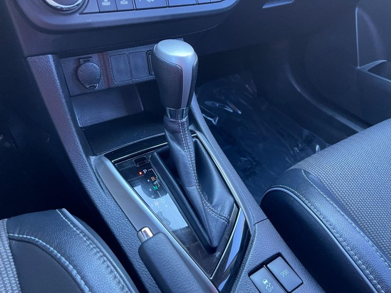 Toyota Corolla Vehicle Image 24