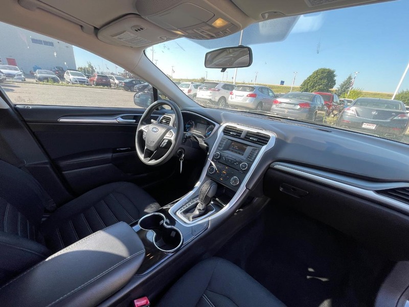 Ford Fusion Vehicle Image 04