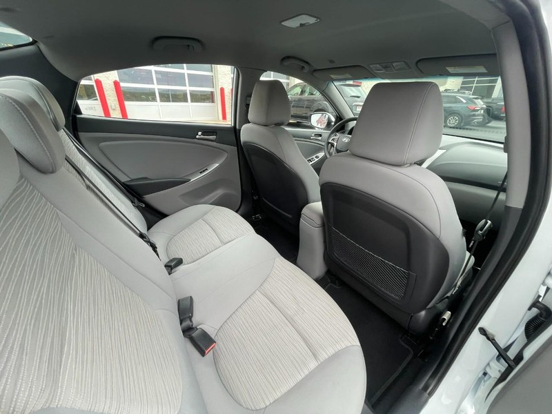 Hyundai Accent 4-Door Vehicle Image 14