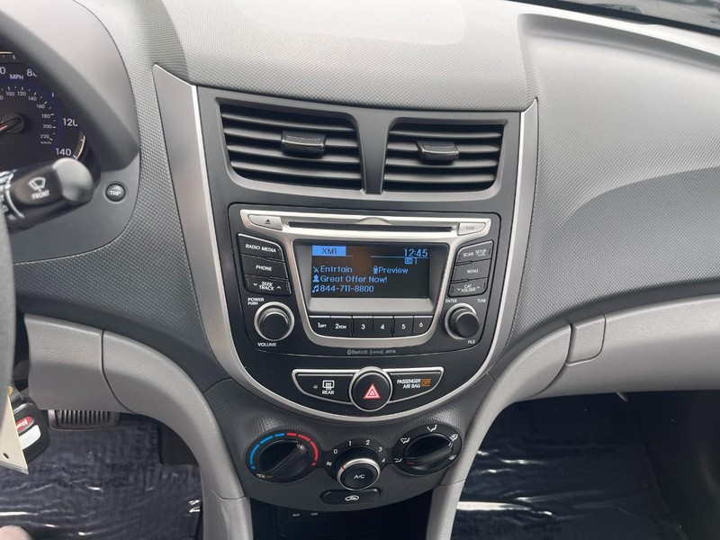 Hyundai Accent 4-Door Vehicle Image 26