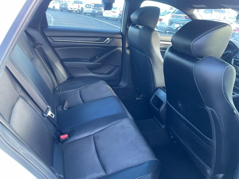 Honda Accord Sedan Vehicle Image 09