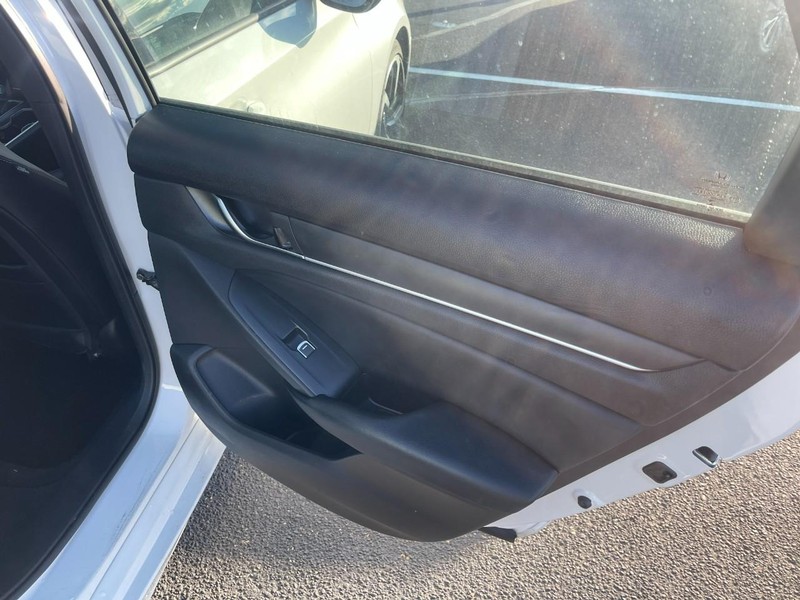 Honda Accord Sedan Vehicle Image 11