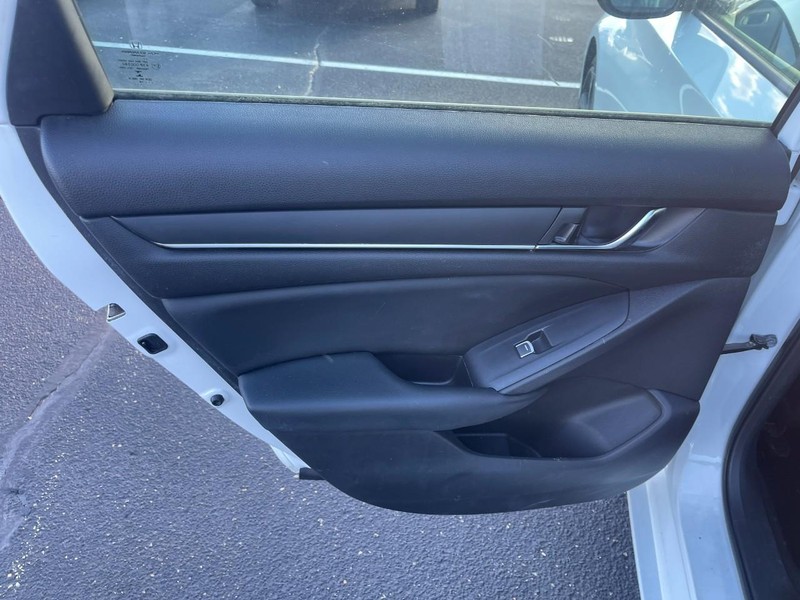 Honda Accord Sedan Vehicle Image 13