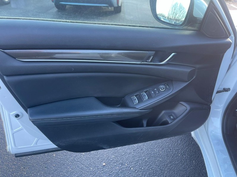 Honda Accord Sedan Vehicle Image 15