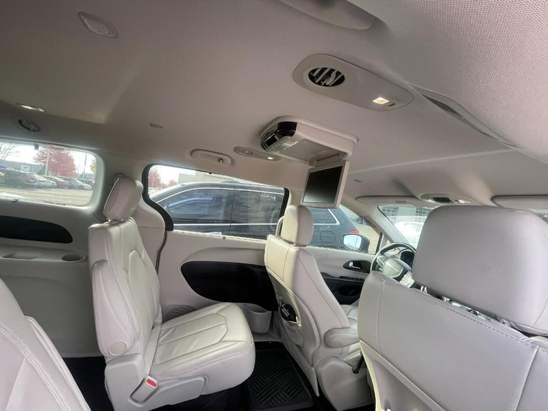 Chrysler Pacifica Vehicle Image 06