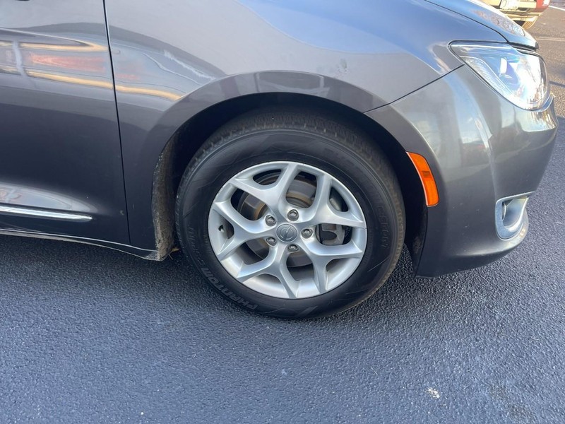 Chrysler Pacifica Vehicle Image 07