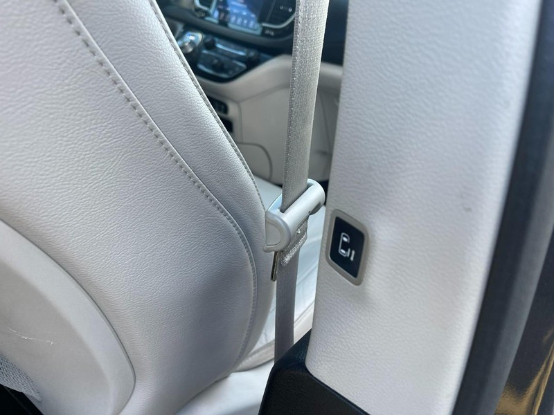 Chrysler Pacifica Vehicle Image 14