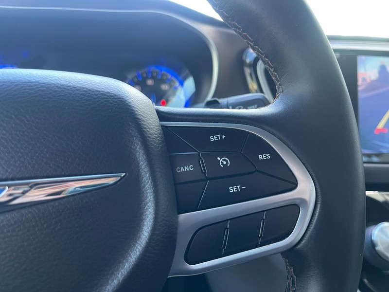 Chrysler Pacifica Vehicle Image 29