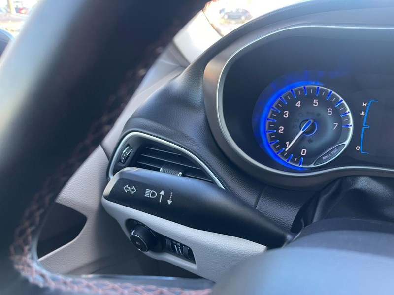 Chrysler Pacifica Vehicle Image 30