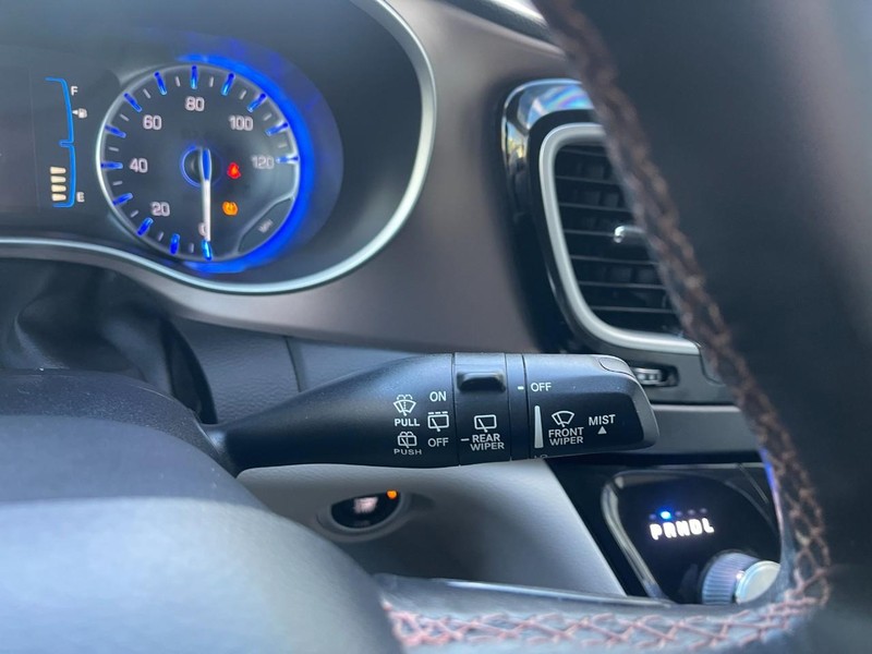 Chrysler Pacifica Vehicle Image 31