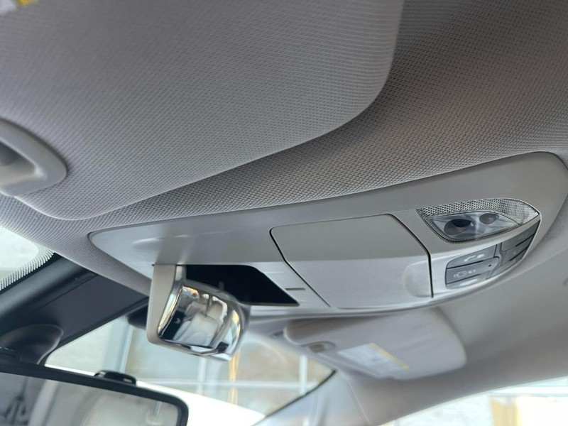 Chrysler Pacifica Vehicle Image 34