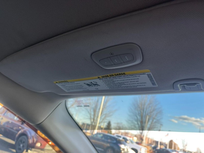 Chrysler Pacifica Vehicle Image 35