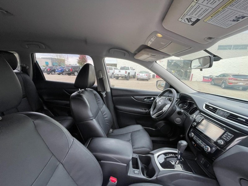 Nissan Rogue Vehicle Image 03