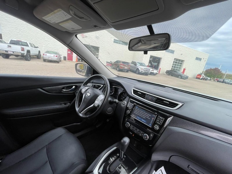 Nissan Rogue Vehicle Image 04
